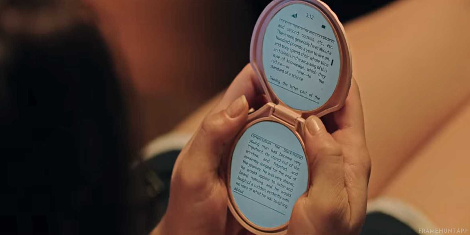 Yara uses a futuristic, shell-shaped e-reader while the rest of the house uses 1950s televisions and landlines. in It Follows