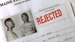 The mugshot of young Red on his prison parole forms actually features Morgan Freeman's real-life son, Alfonso Freeman. in The Shawshank Redemption