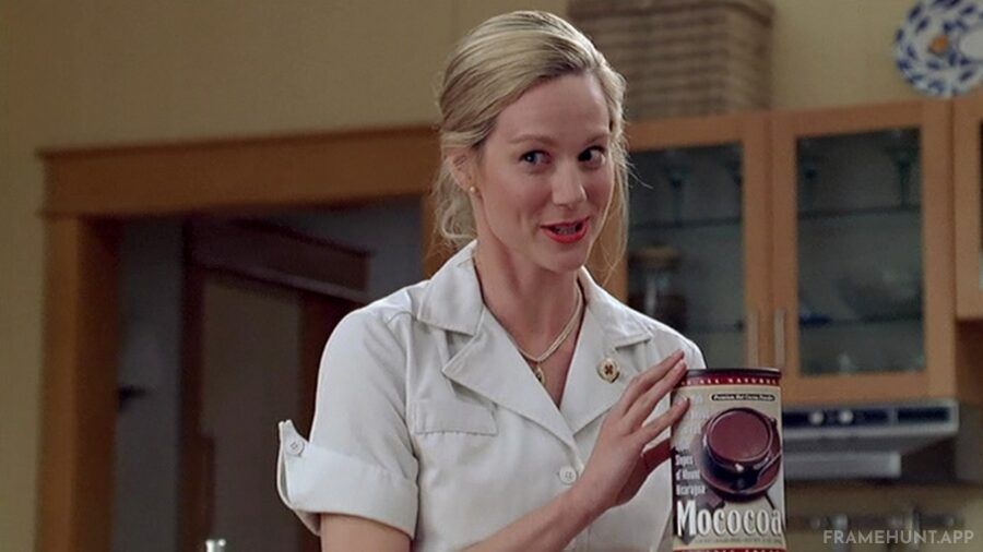 Meryl explicitly turns a can of Mococoa hot chocolate toward a hidden camera while speaking directly to Truman. in The Truman Show