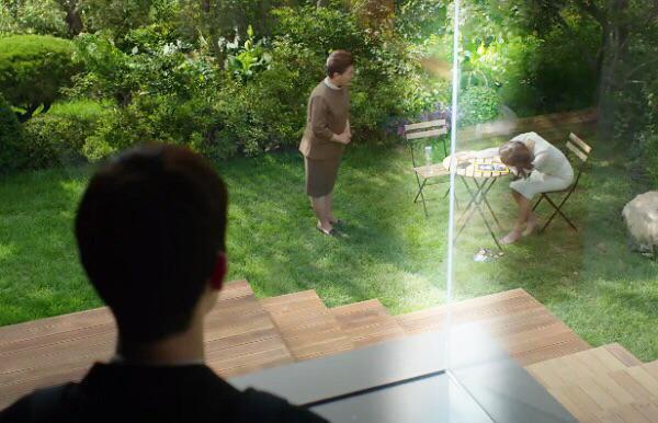 A literal vertical or horizontal "line" constantly separates the rich and poor families. in Parasite