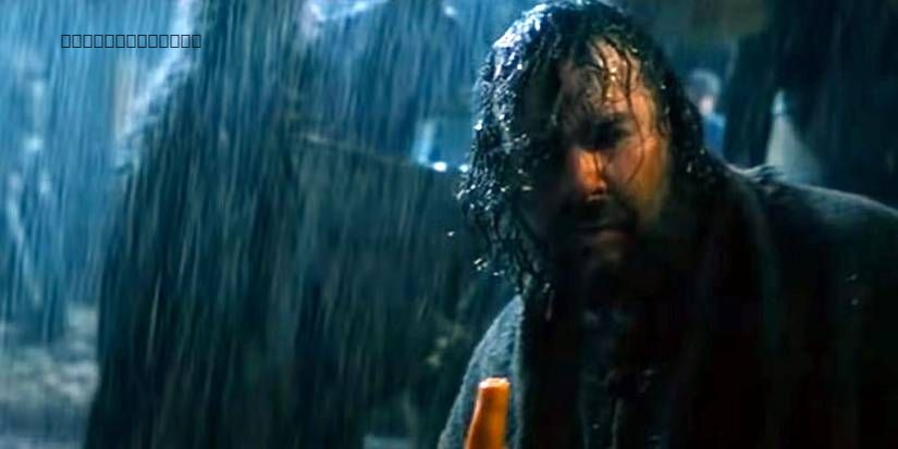 Director Peter Jackson cameos as a burping peasant eating a carrot in the town of Bree. in The Lord of the Rings: The Fellowship of the Ring