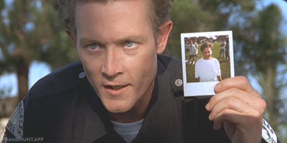 The police officer who pulls Wayne over is actually the T-1000 from Terminator 2. in Wayne's World